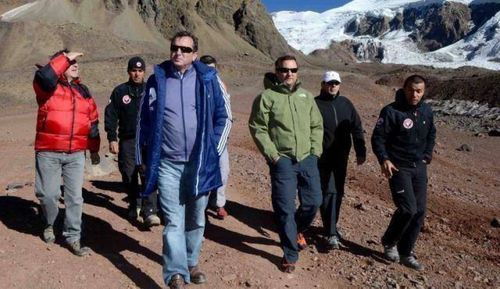 P�rez visit� el Parque Aconcagua para observar el trabajo de guardaparques y la patrulla de rescate