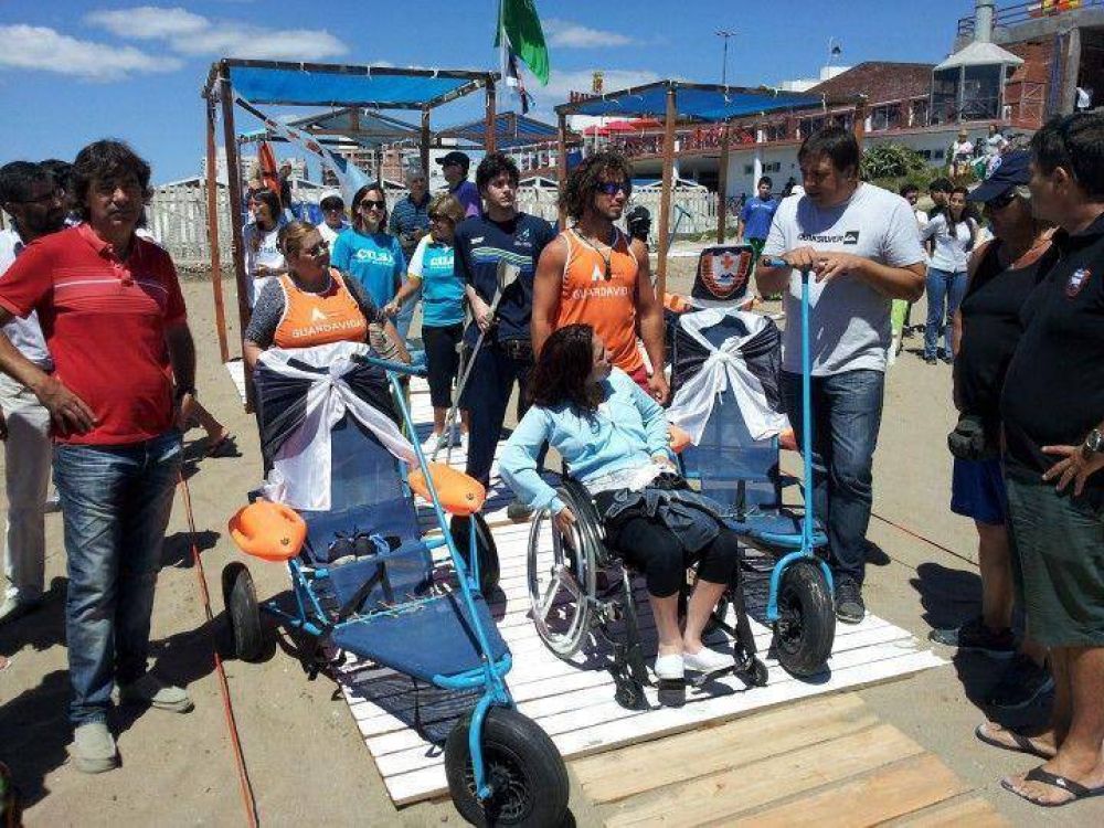 Nueva rampa para que los discapacitados puedan acceder a la playa