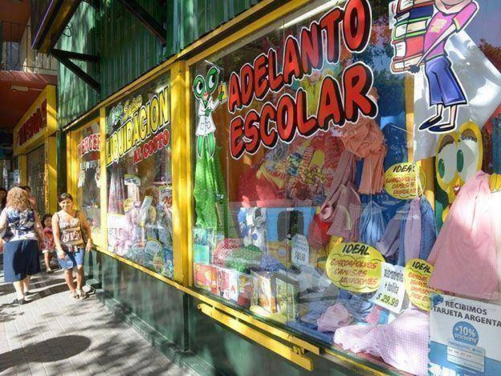 Los uniformes y guardapolvos para la escuela costar�n desde el 20% m�s que el a�o pasado