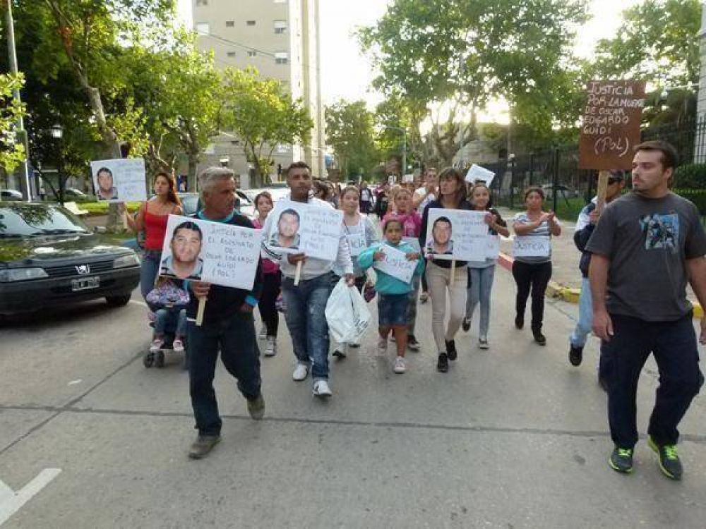 El viernes se realiz� una marcha pidiendo justicia por Oscar Guidi