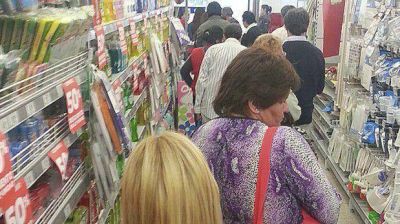 Los supermercados tienen una caja cada 1.116 habitantes, pero no todas funcionan 