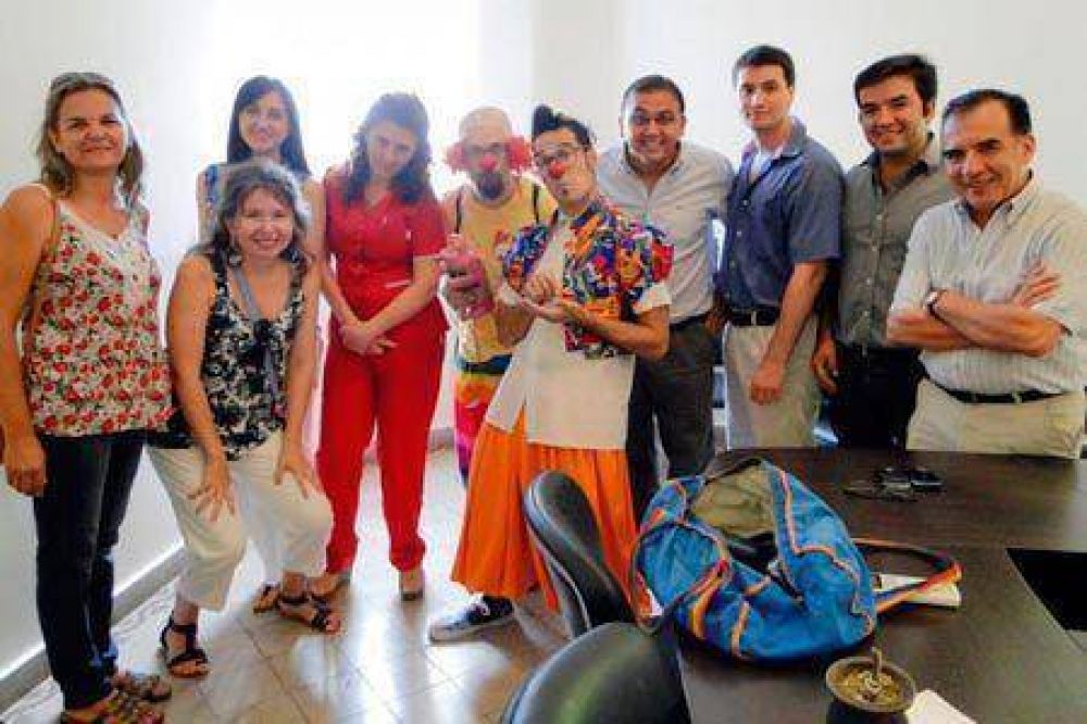 Funcionarios de Salud recibieron a �Payam�dicos Internacionales"