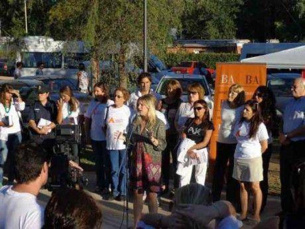 �lvarez Rodr�guez: �Hay que ir por una sociedad de iguales. Viva la paz�