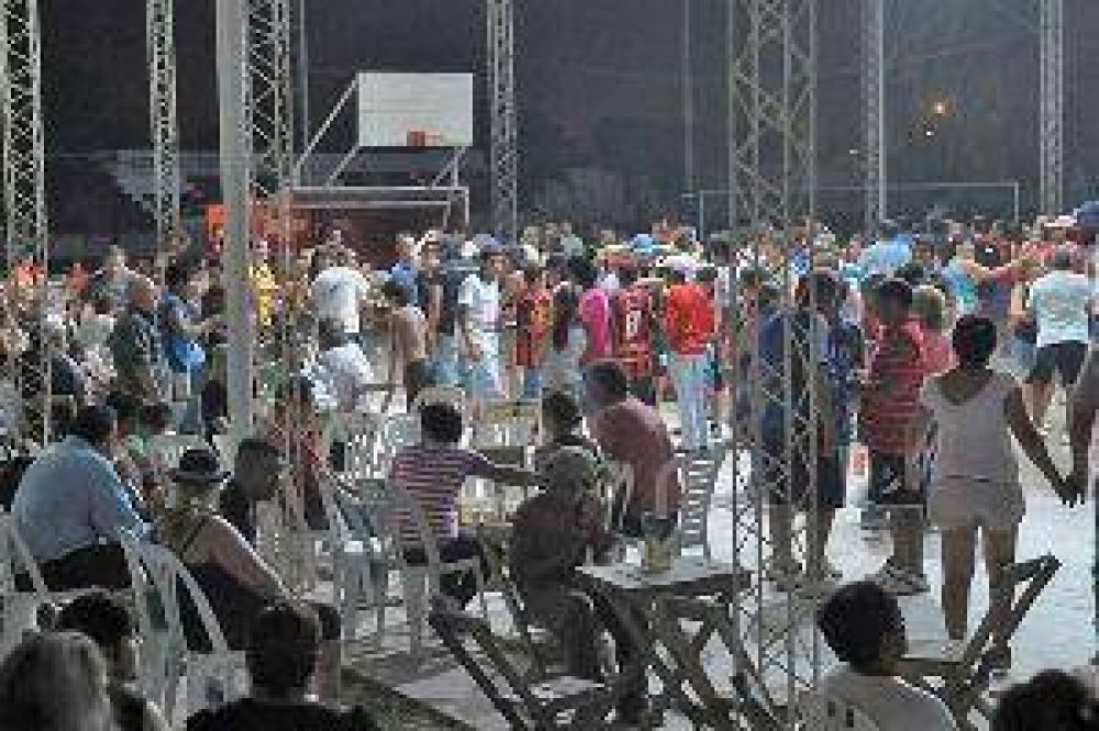 Con rigurosos controles se larg� el carnaval en la ciudad