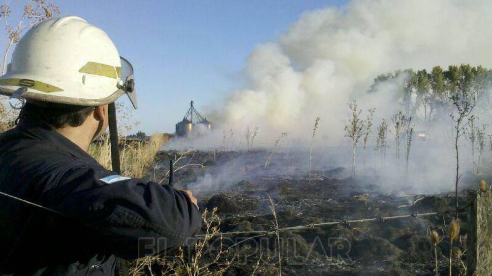 Incendios de pastizales en las afueras de la ciudad