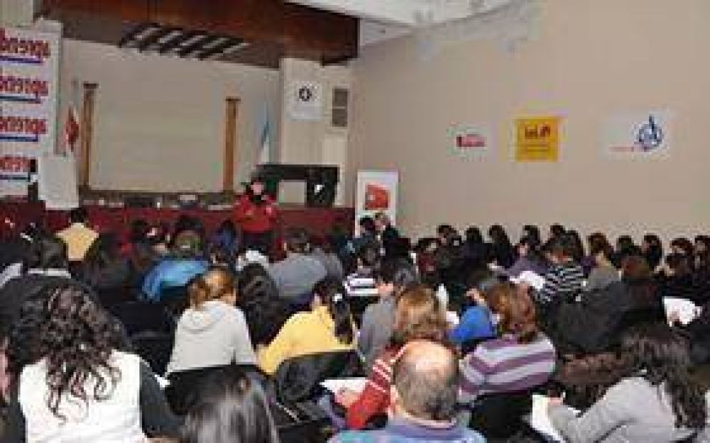 La Revista Aprender hace su aporte y capacita a los docentes santiague�os