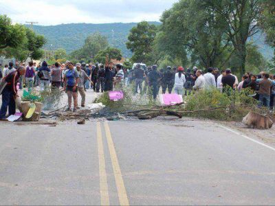 Vecinos cortaron la ruta indignados por el caos