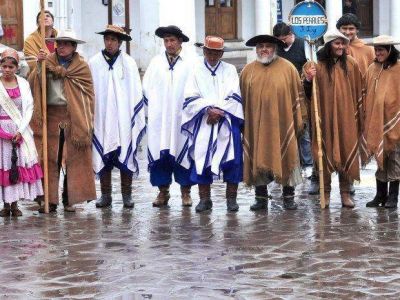 Parti� ayer la marcha evocativa y patri�tica a la ciudad de Humahuaca