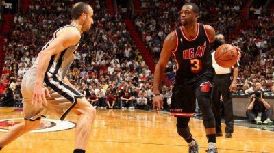 Los Heat vencieron a los Spurs en un duelo de candidatos al t�tulo