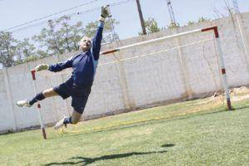 Enrique Landeau: �Me hubiese gustado jugar al f�tbol profesionalmente�