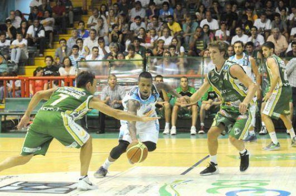Regatas dobleg� a Atenas y confirm� su gran momento