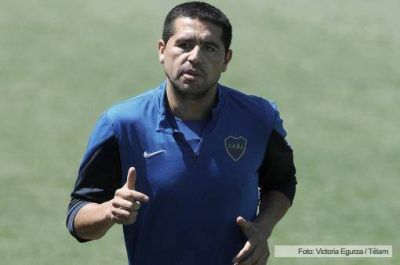 Riquelme entren� con el plantel xeneize, pero no jugar� en Mendoza