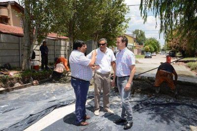 Pablo Piana recorri� la obra de pavimentaci�n en Concejal Rosso