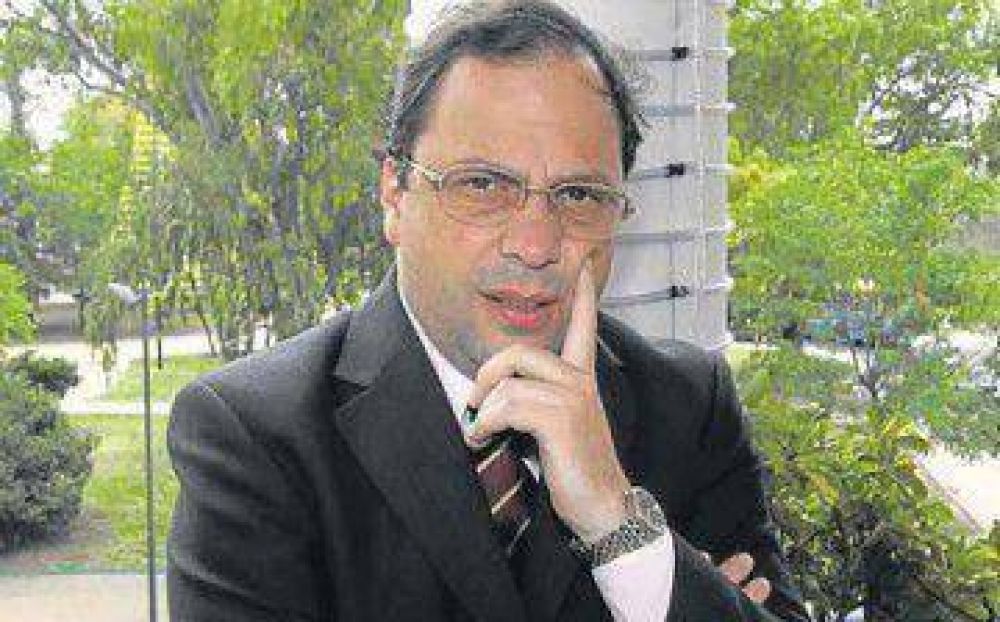 Giustozzi se lanza en la Primera como precandidato a Gobernador