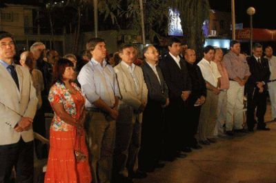 El gobernador particip� del acto en memoria de las v�ctimas del Holocausto