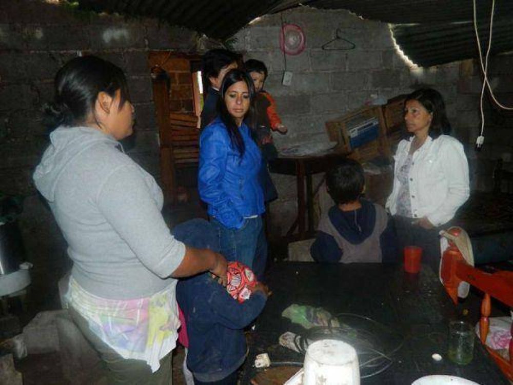 Entregaron asistencia a vecinos afectados por las lluvias