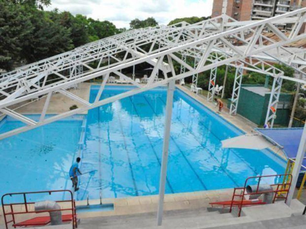 El club Universitario suspendi� el uso de la pileta por falta de luz