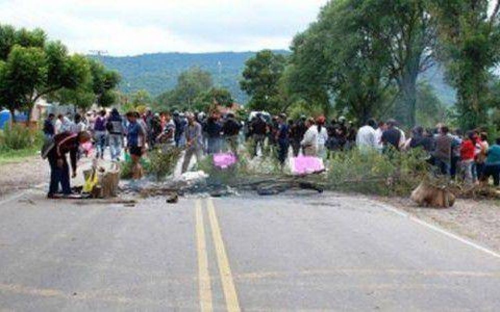  Vecinos de San Antonio cortaron la ruta 2 para pedir mayor seguridad 