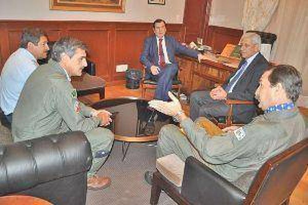 El gobierno provincial recibi� el saludo protocolar de nuevas autoridades de la Fuerza A�rea