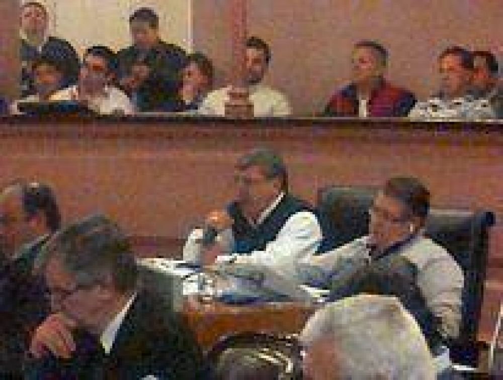 V�squez carg� contra Mart�nez: Lleva gastados 3 millones