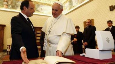 En medio del esc�ndalo por la supuesta infidelidad, el Papa recibe a Hollande