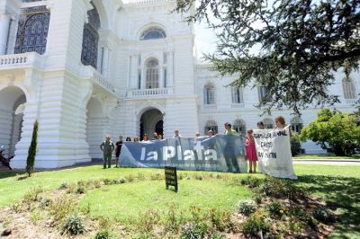 2A: familiares no se olvidan de Bruera y presionan para que elimine aumento de tasas