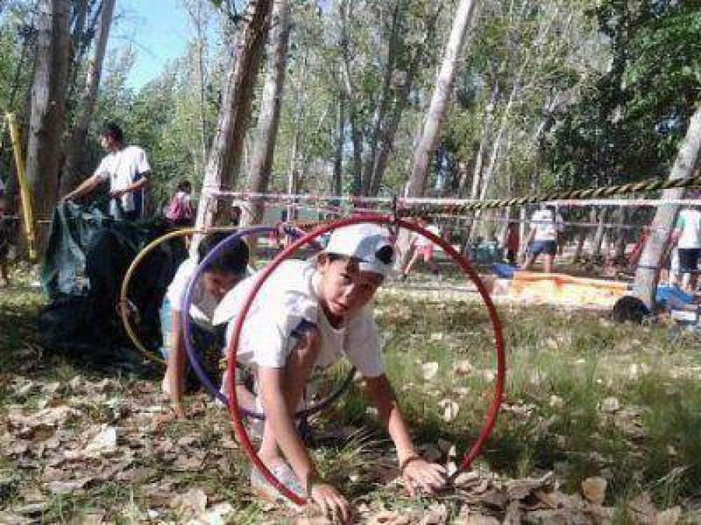 Juegos y diversi�n en las colonias de Zonda