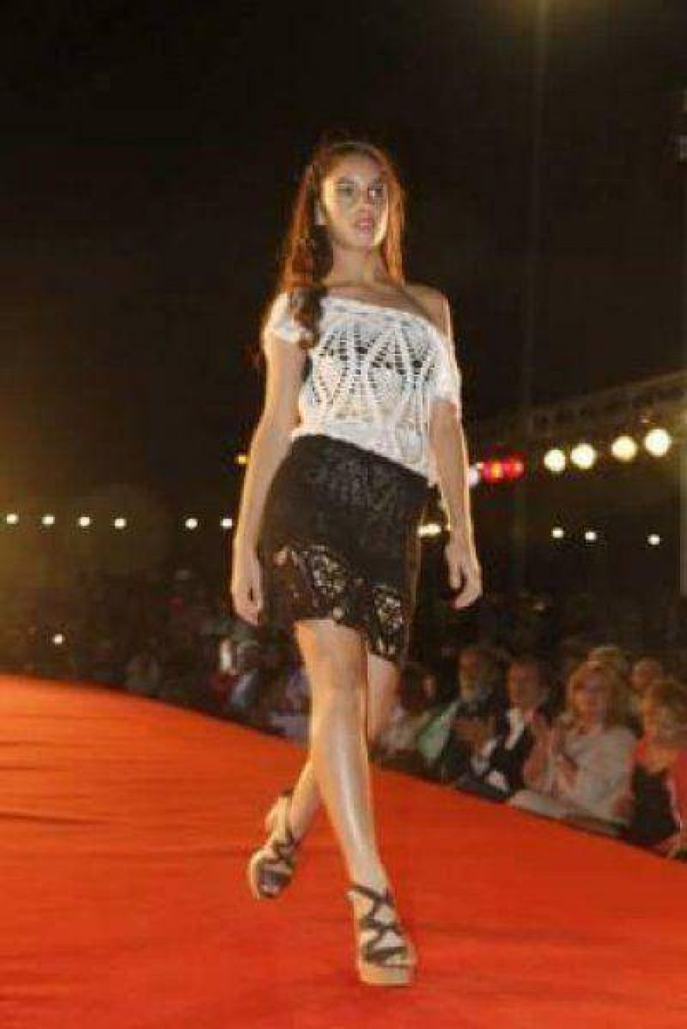 Estilo, arte y glamour, en el desfile de Albard�n