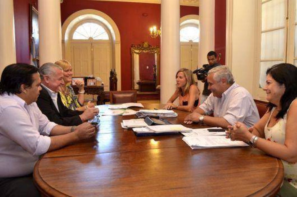 Municipio, Defensor del Pueblo y Defensor�a de los Vecinos trabajar�n juntos para resolver necesidades de los barrios