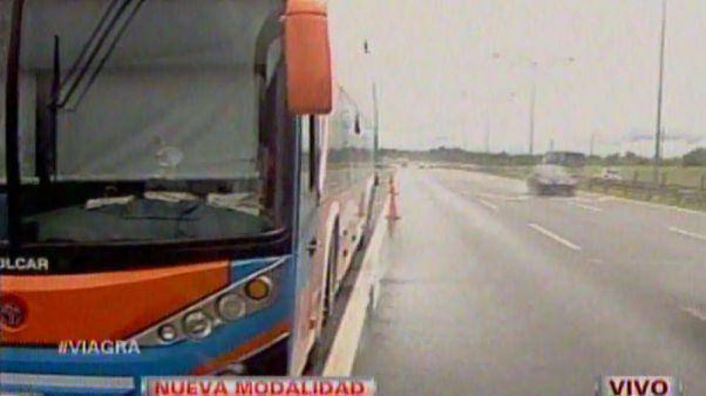 Delincuentes se hacen pasar por pasajeros y asaltan a pasajeros de un micro