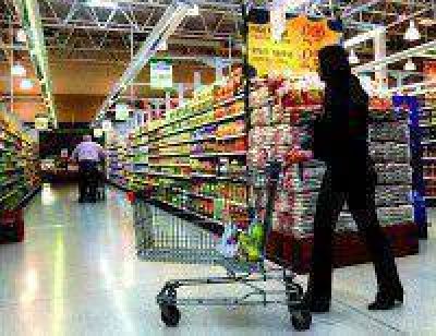 El Gobierno advirti� con "multas" y "clausura" para quienes violen el acuerdo de precios