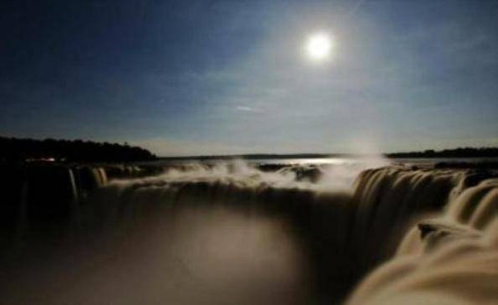El Parque Nacional Iguaz ofrece sus paseos bajo luna llena en este mes de los enamorados 