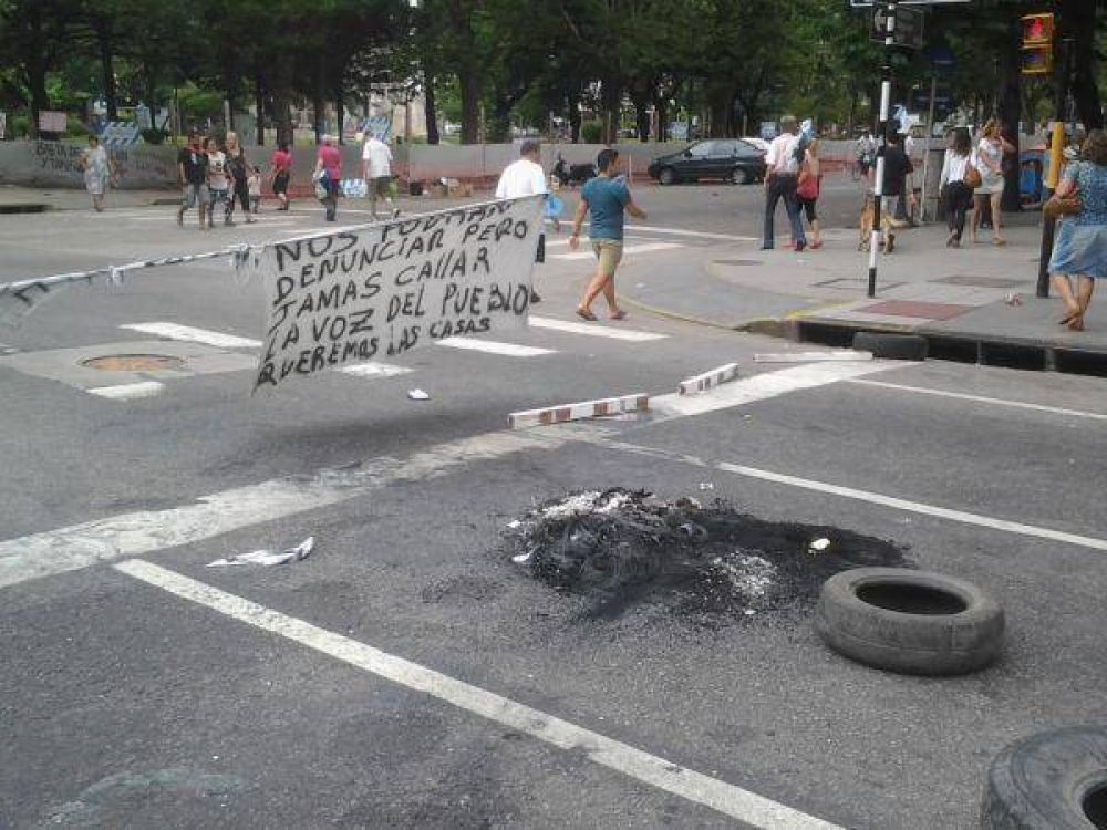 Reclamo por viviendas y caos de tr�nsito