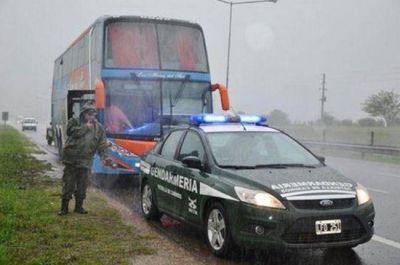 Un pasajero fue baleado en un asalto a micro de chaque�os que iba de tour de compras