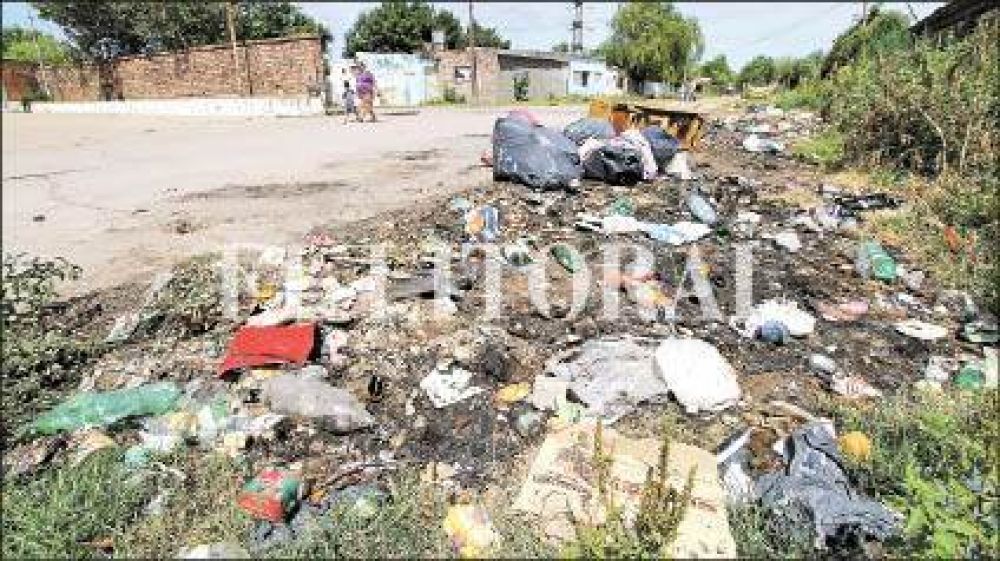 San Pantale�n: basura y olvido atr�s del Cementerio Municipal