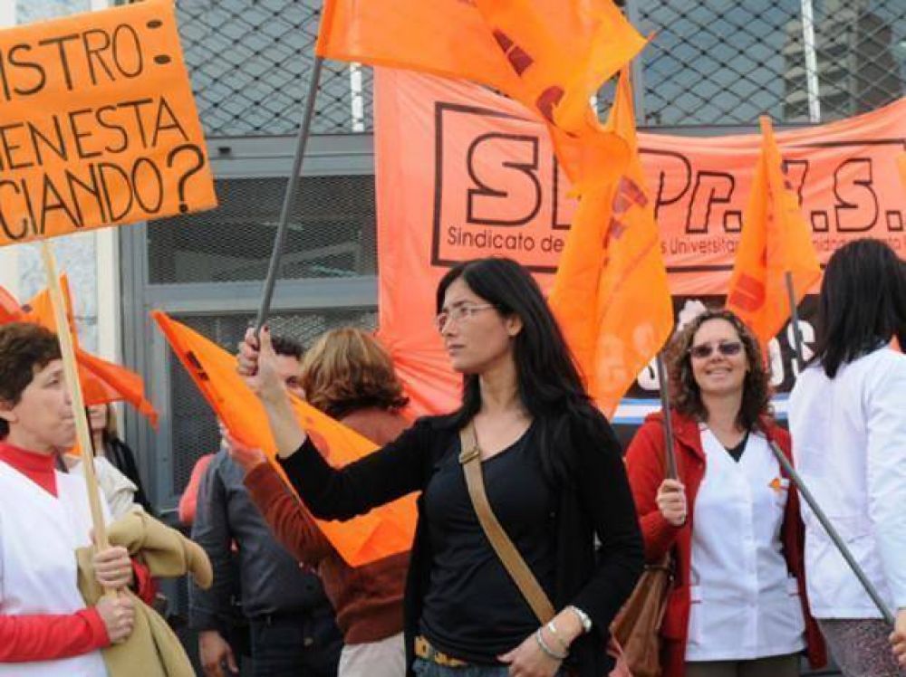 Profesionales de la salud paran 48 horas por recomposici�n salarial