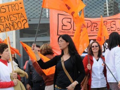 Profesionales de la salud paran 48 horas por recomposici�n salarial
