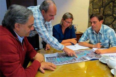 Eval�an construcci�n de la rotonda de Chango Mas y la pista de Atletismo 
