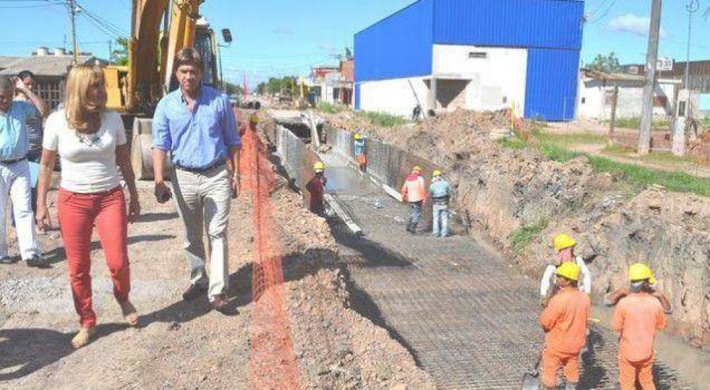 Avanza el pavimento de la avenida Urquiza