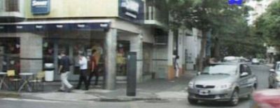 Motochorros balearon y robaron a un automovilista en el centro