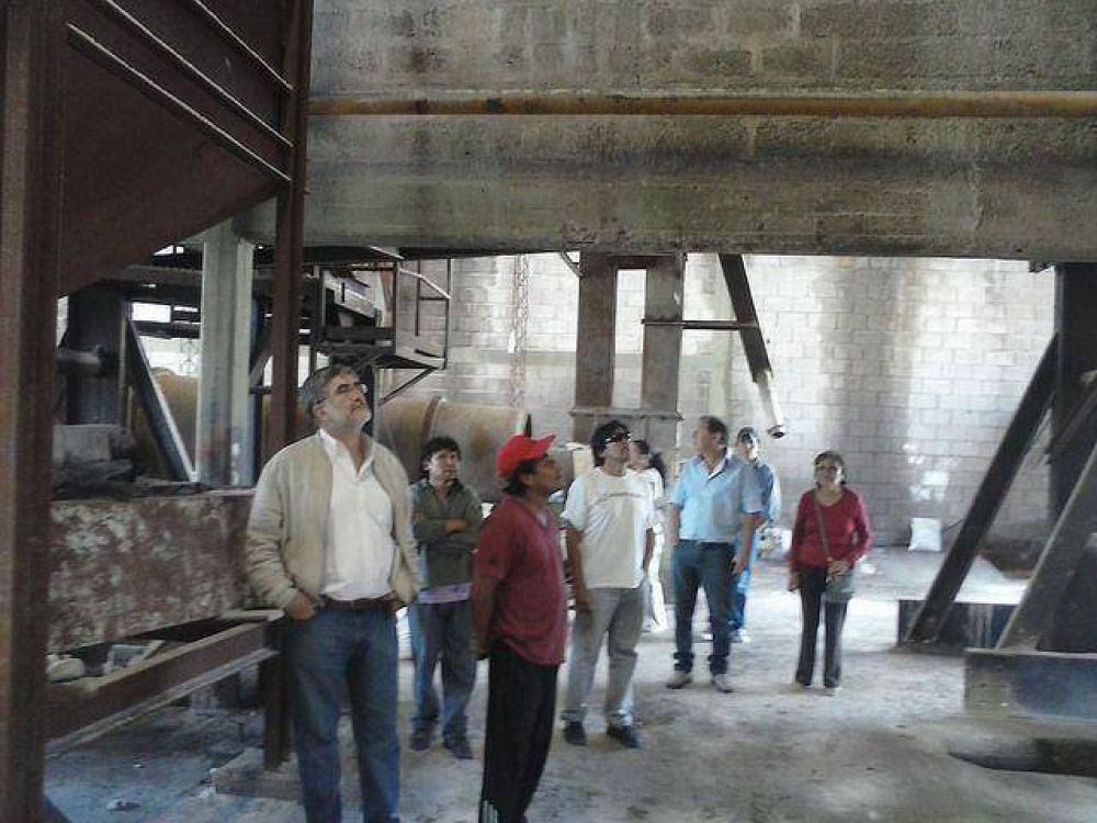 Diputados relevan desesperante situaci�n de trabajadores de Electroqu�mica El Carmen