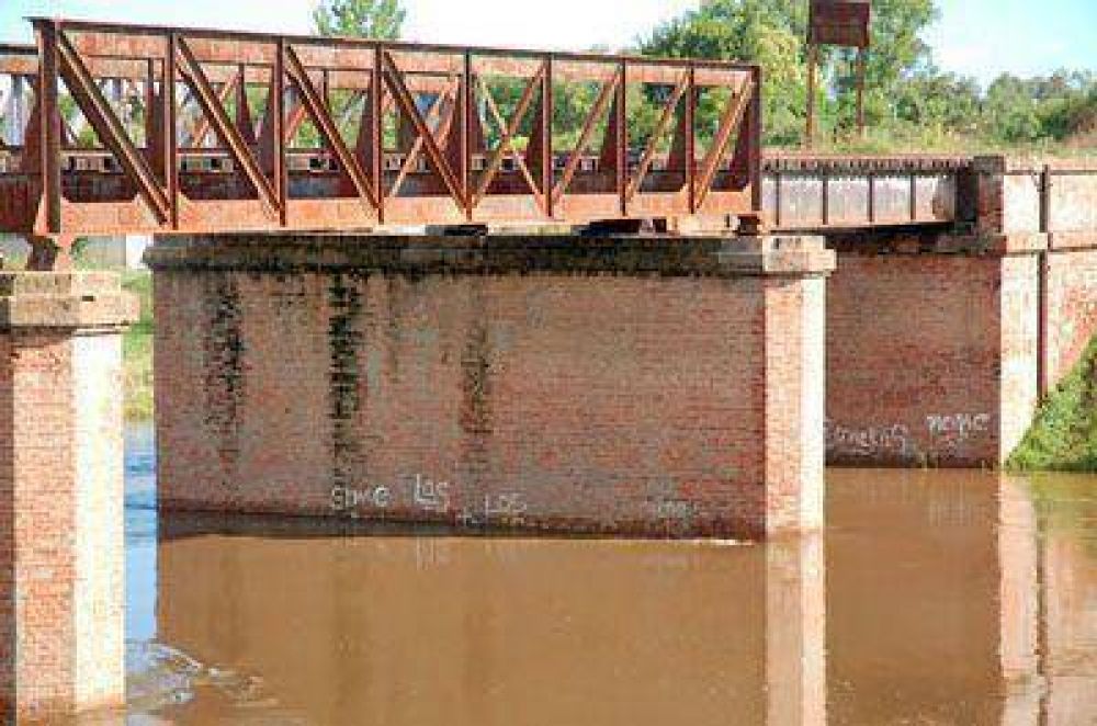 Un joven de 17 a�os desapareci� al caer en el cauce del Arroyo