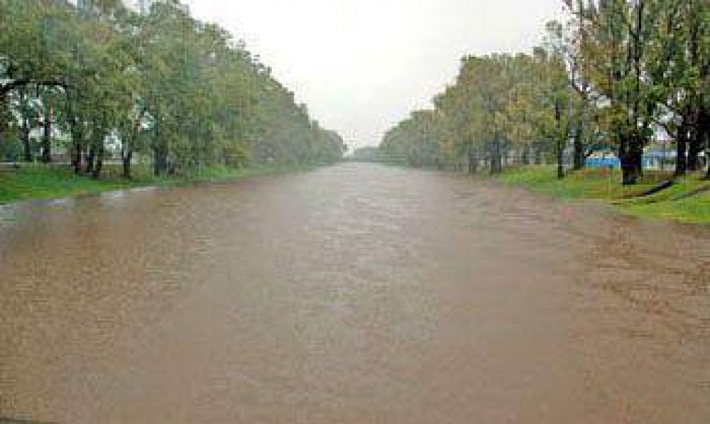 Las intensas lluvias generaron problemas y alrededor de 20 personas fueron evacuadas