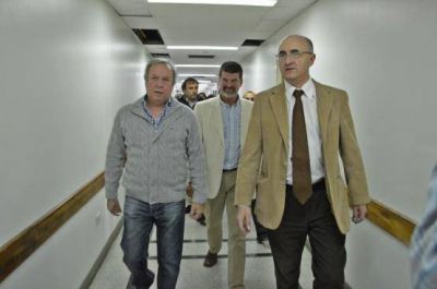 El gobernador recorri� la obra de construcci�n de la sala de hemodinamia del HRRG 