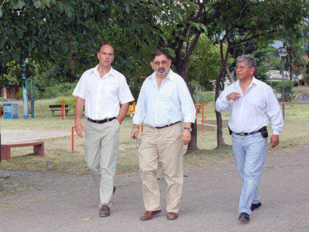 Recuperan espacios verdes y erradican distintos basurales