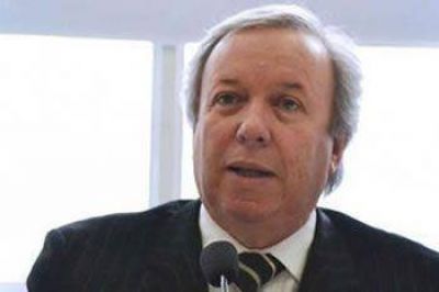 PERALTA CAMBI� DE ESTRATEGIA EN SU PELEA CON LOS INTENDENTES 