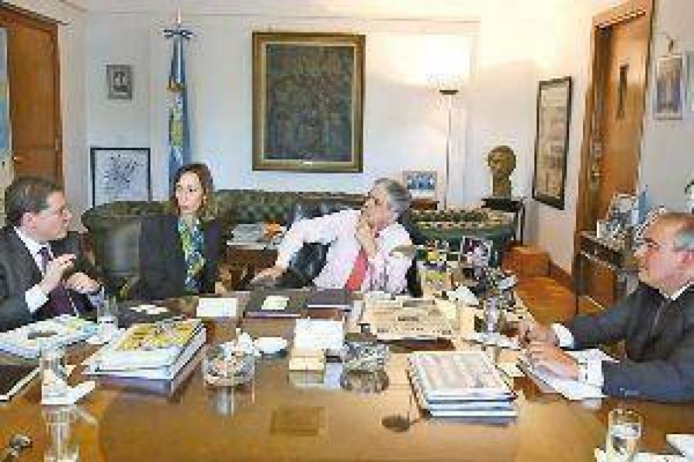 Banco internacional est� interesado en financiar obras clave para Santiago