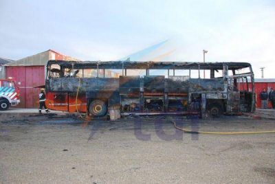 Incendiaron un colectivo de la firma Tecni Austral 