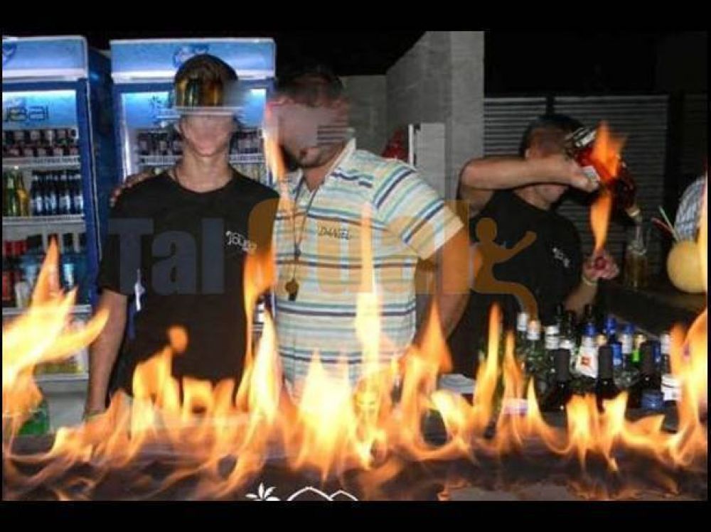 Dos j�venes sufrieron quemaduras durante el show de un barman