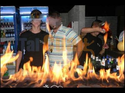Dos j�venes sufrieron quemaduras durante el show de un barman